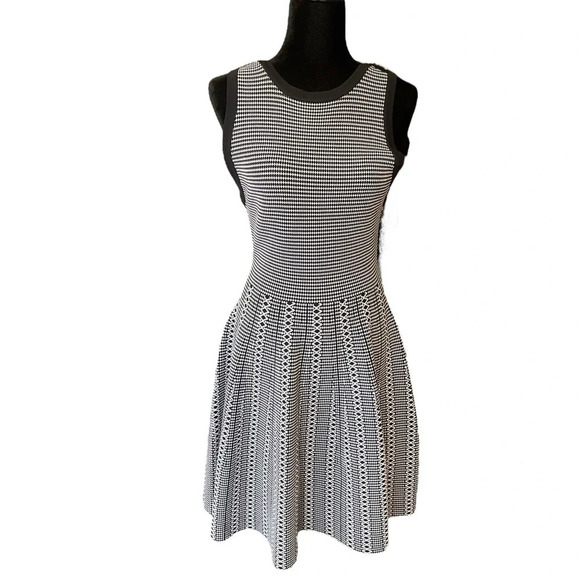 Alice + Olivia Kamilah Mini Knit Dress - Picture 4 of 6